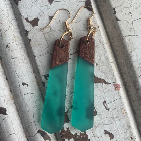 Jewelry - New wood and resin green dangle drop boho earrings